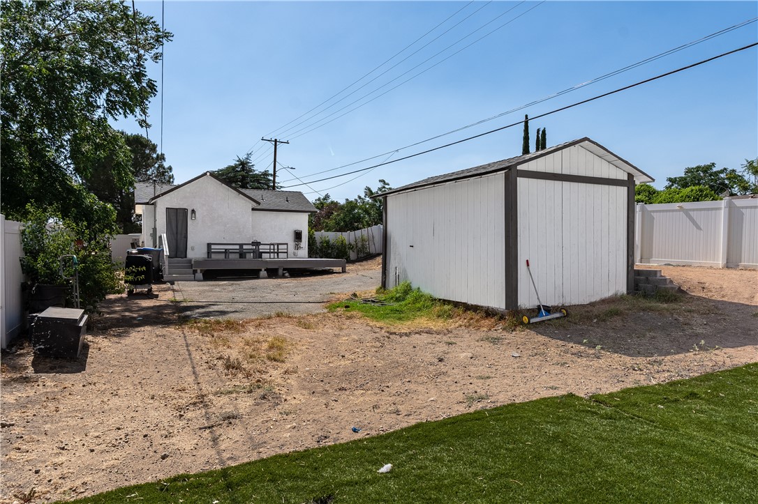 582 N Almond Property Photo 18