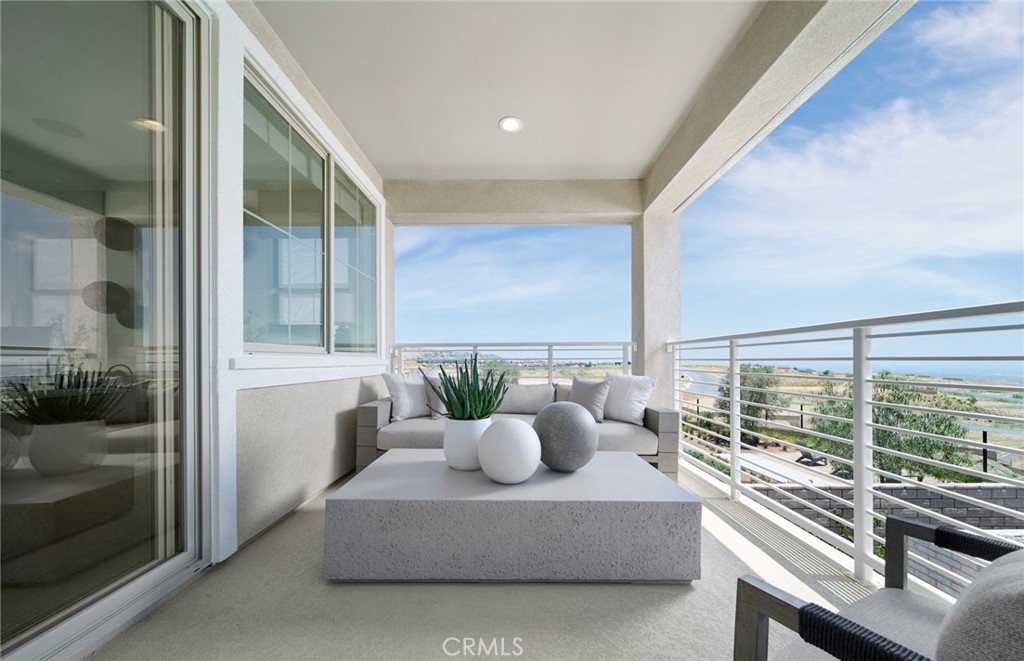 11811 Canoga Avenue Property Photo 14