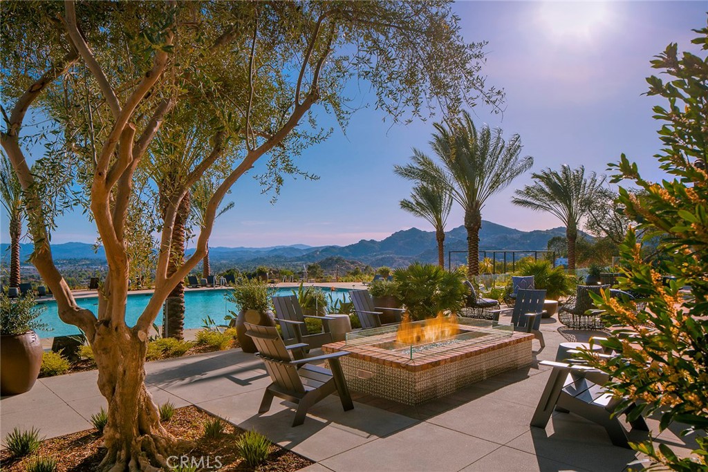 11811 Canoga Avenue Property Photo 34