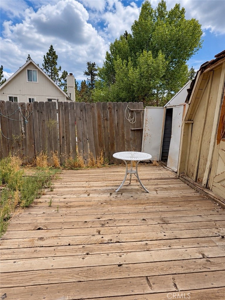 440 E Meadow Property Photo 7