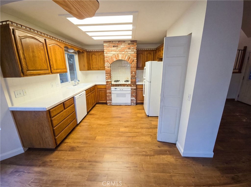 472 Brentwood Property Photo 9