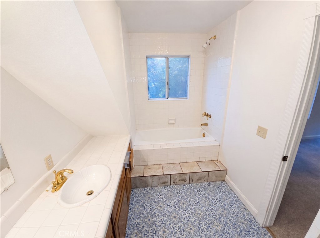 472 Brentwood Property Photo 16