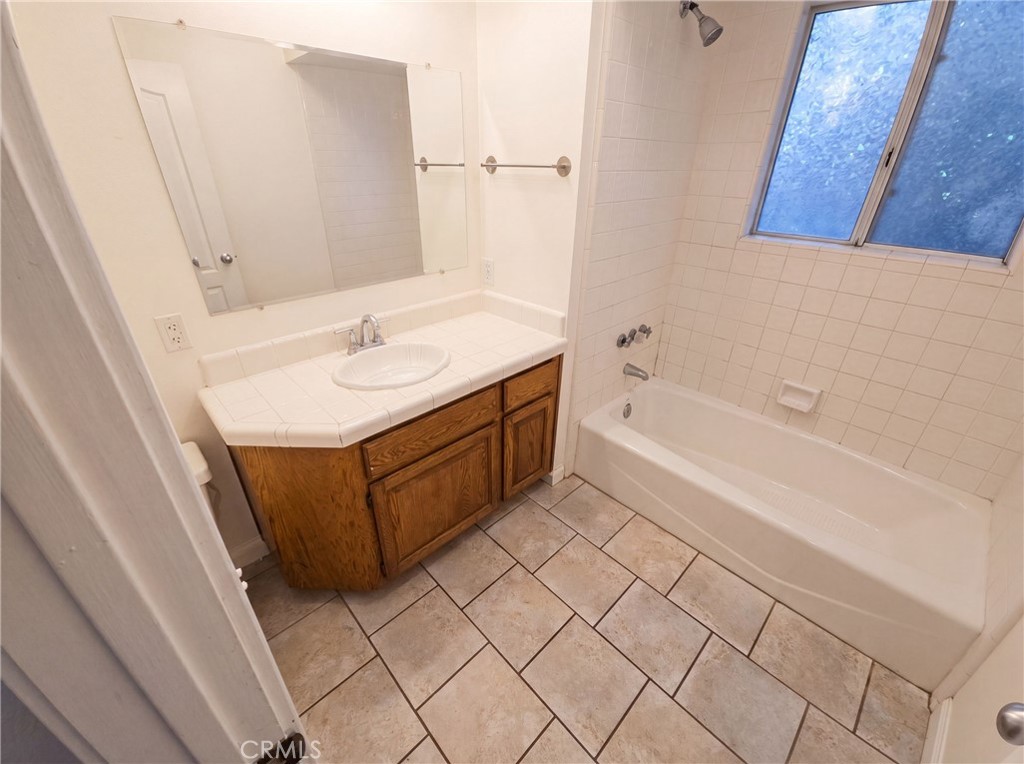 472 Brentwood Property Photo 18