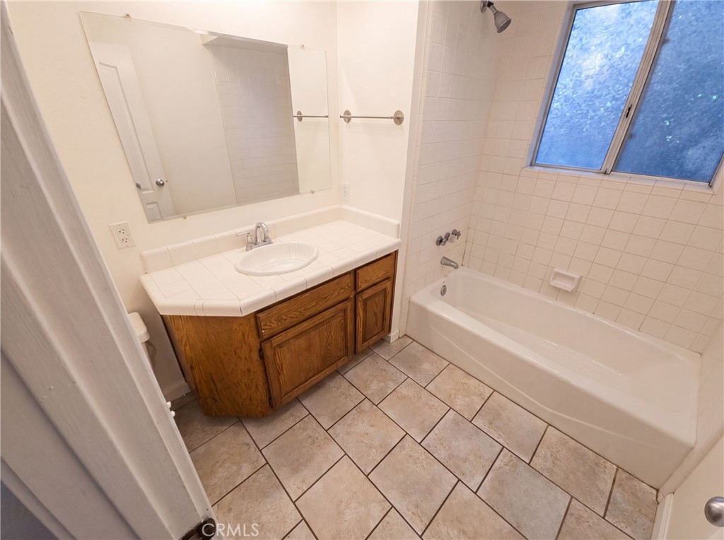 472 Brentwood Property Photo 18