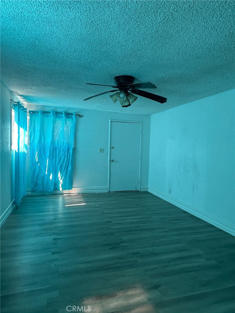 211 S Riverside Property Photo 5
