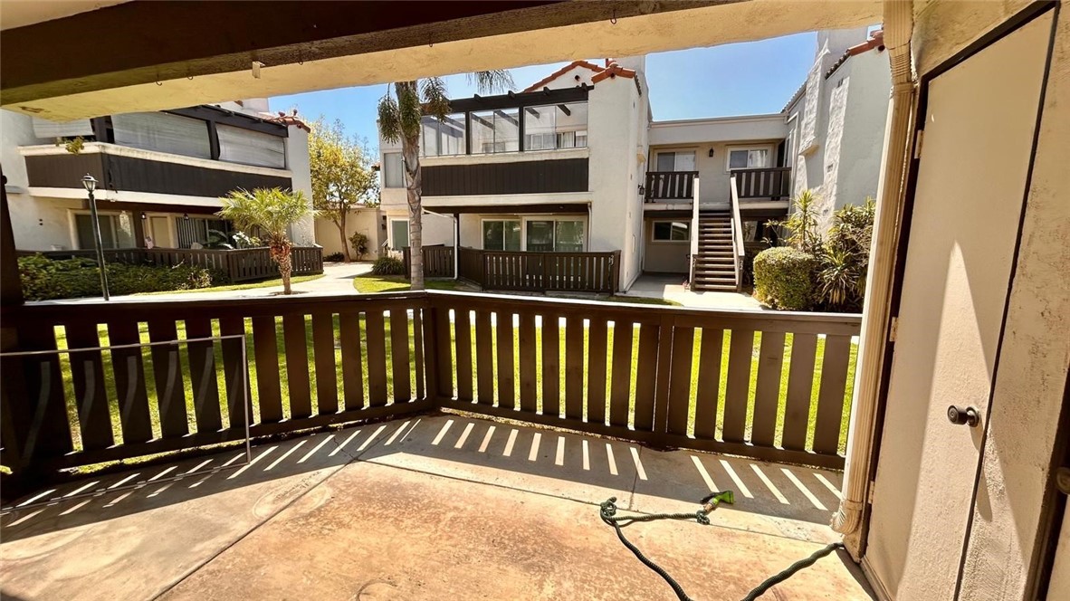 1927 W Houston 5 Property Photo 2