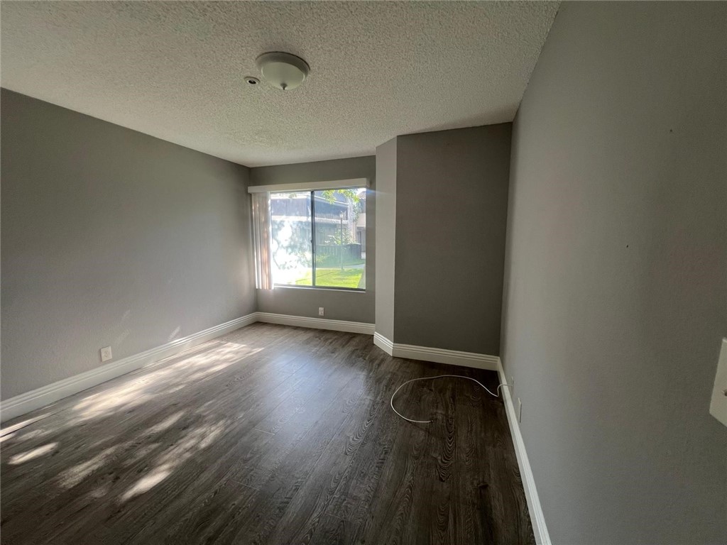 1927 W Houston 5 Property Photo 4
