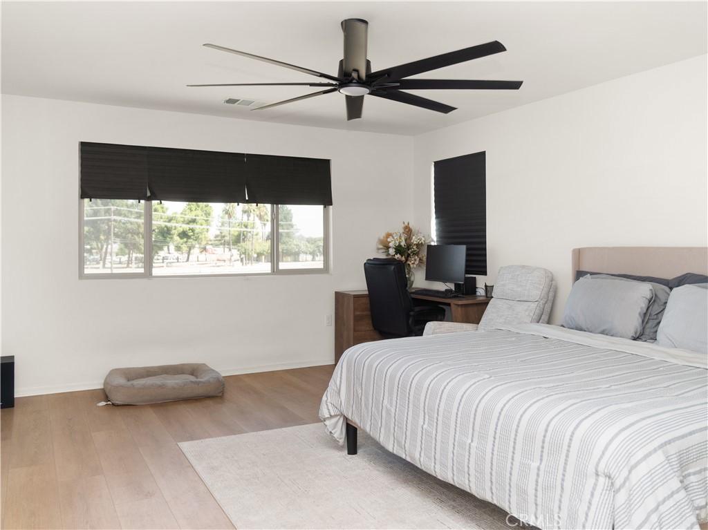 4728 Goldfinch Property Photo 4