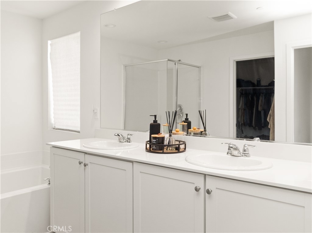 4728 Goldfinch Property Photo 8