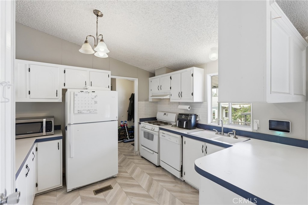1855 E Riverside 390 Property Photo 8