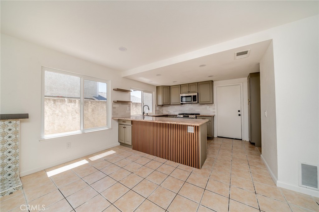 6239 Woodpine Avenue Property Photo 16