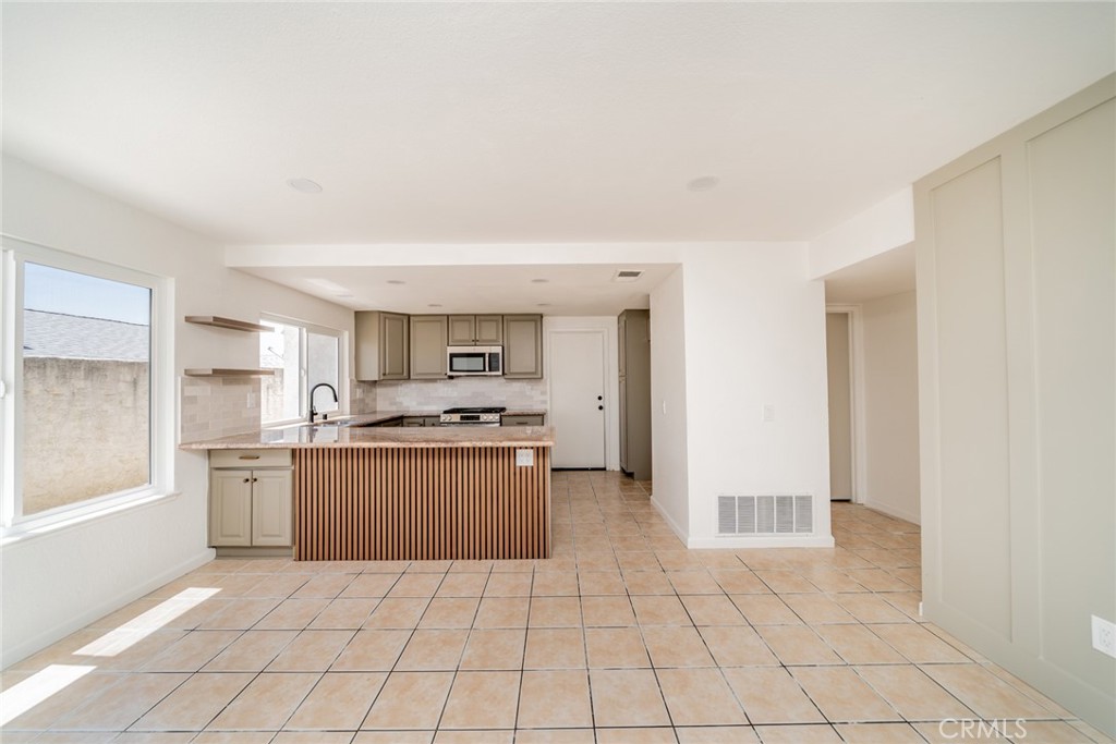 6239 Woodpine Avenue Property Photo 17