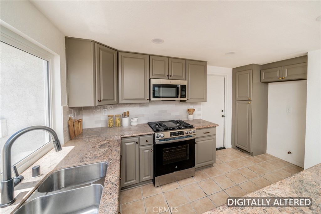 6239 Woodpine Avenue Property Photo 18