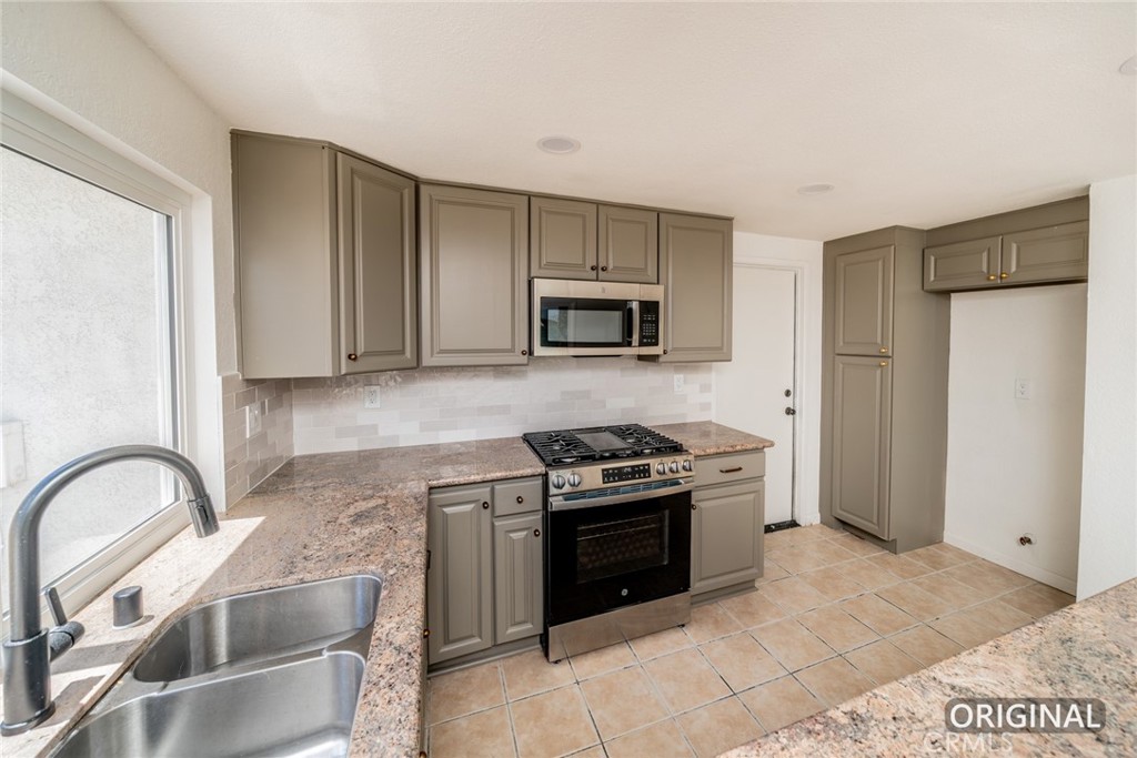 6239 Woodpine Avenue Property Photo 19
