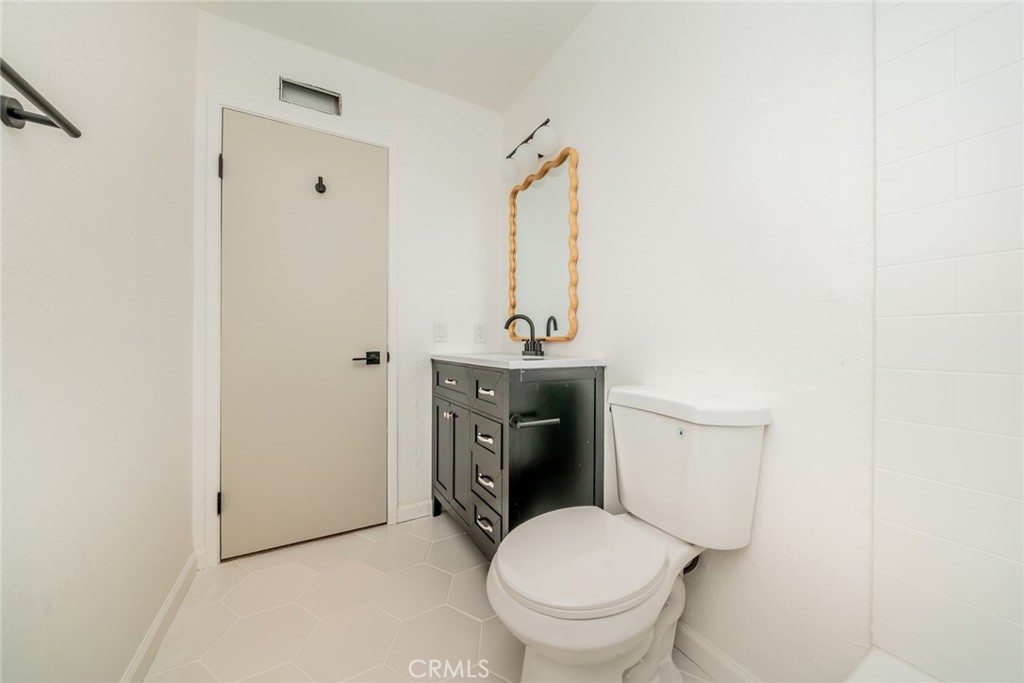 6239 Woodpine Avenue Property Photo 32