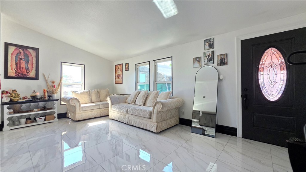 21975 Markham Street Property Photo 4