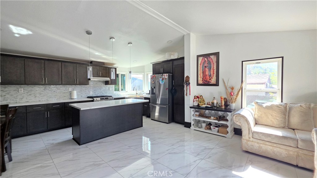 21975 Markham Street Property Photo 7