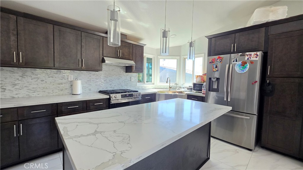 21975 Markham Street Property Photo 8