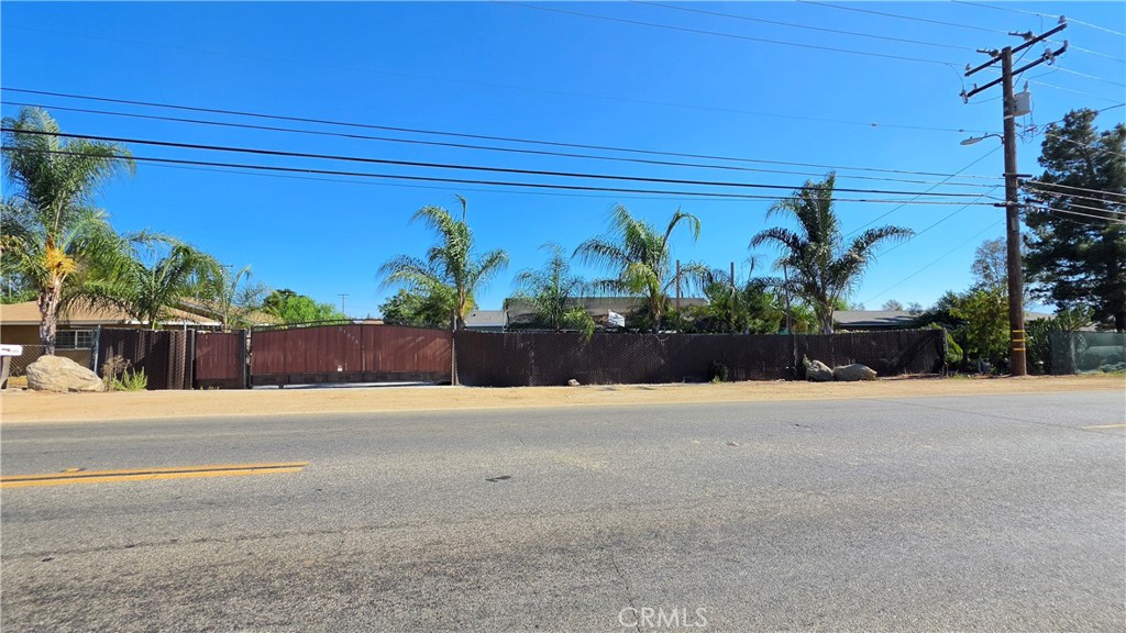 21975 Markham Street Property Photo 10