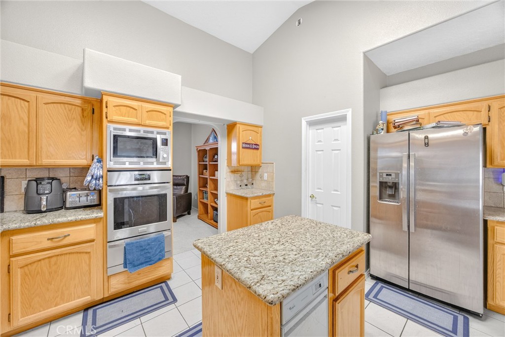 10505 Canyon Property Photo 14