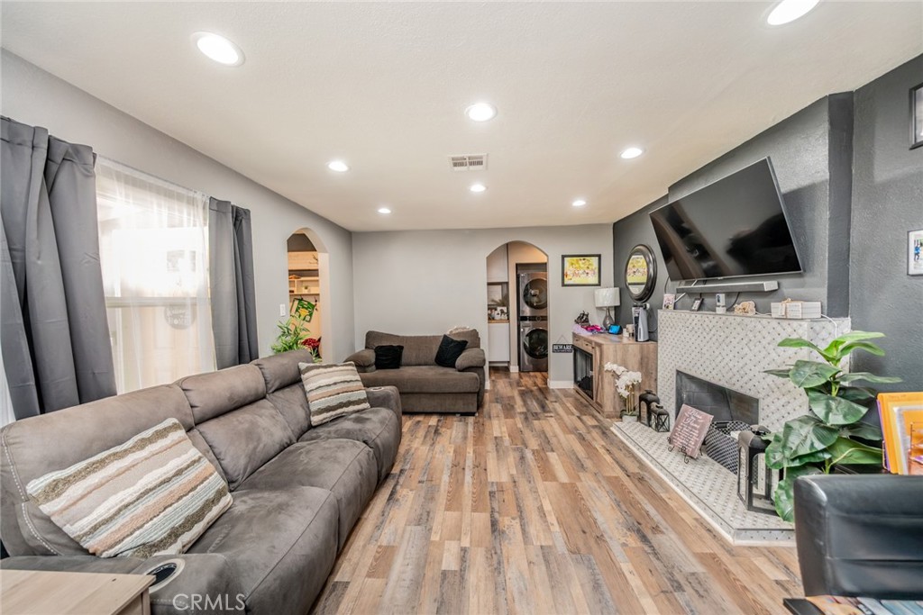 857 W 25th Street Property Photo 6