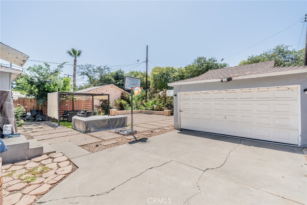 857 W 25th Street Property Photo 19