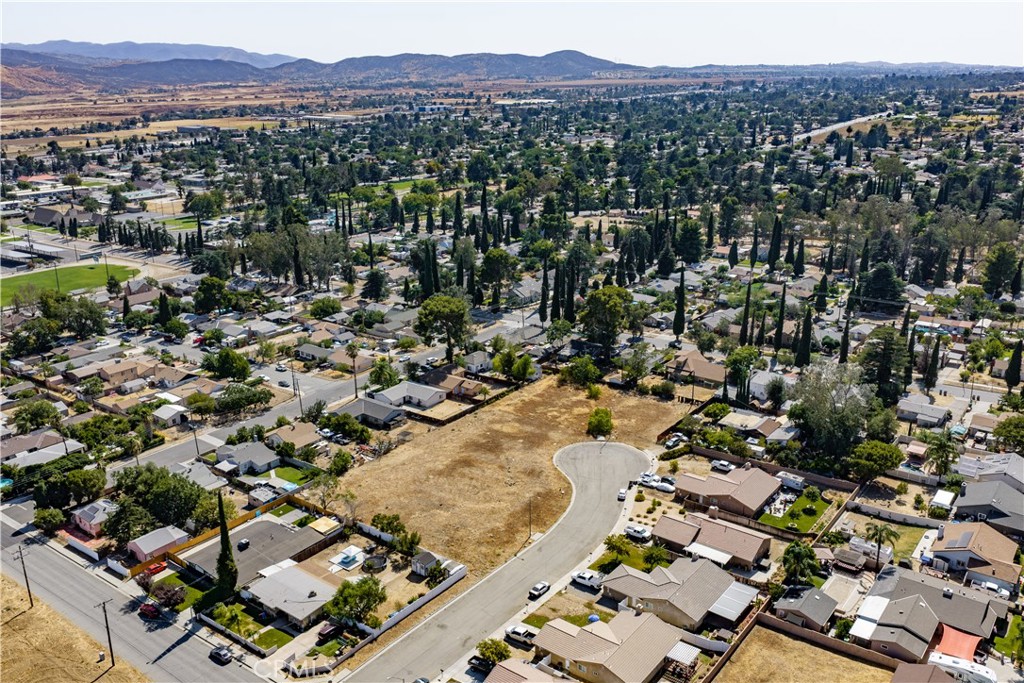 0 King Property Photo 14