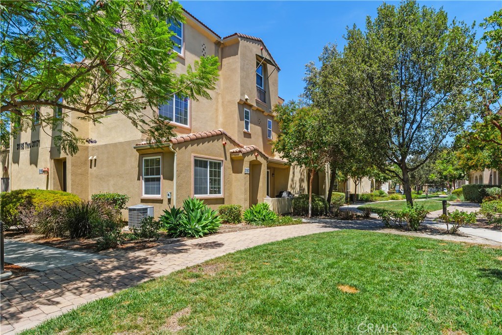 31167 Mountain Lilac Property Photo 1