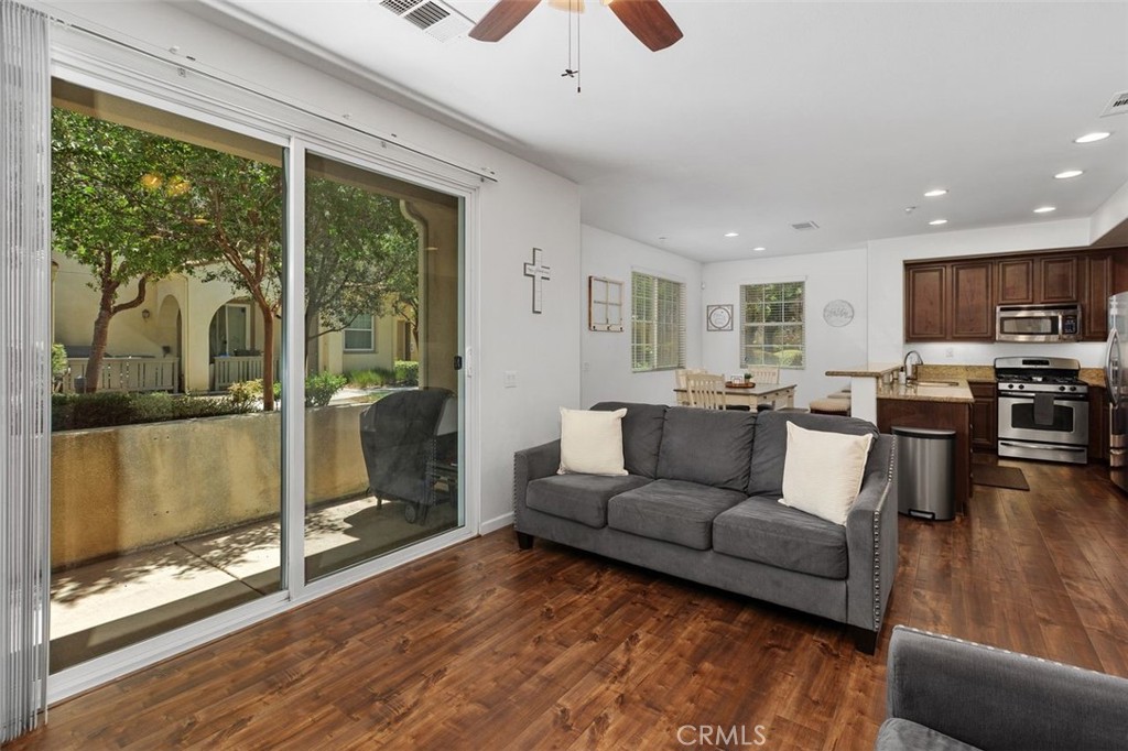 31167 Mountain Lilac Property Photo 3