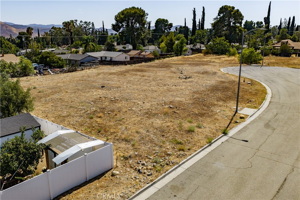 0 King Property Photo 16