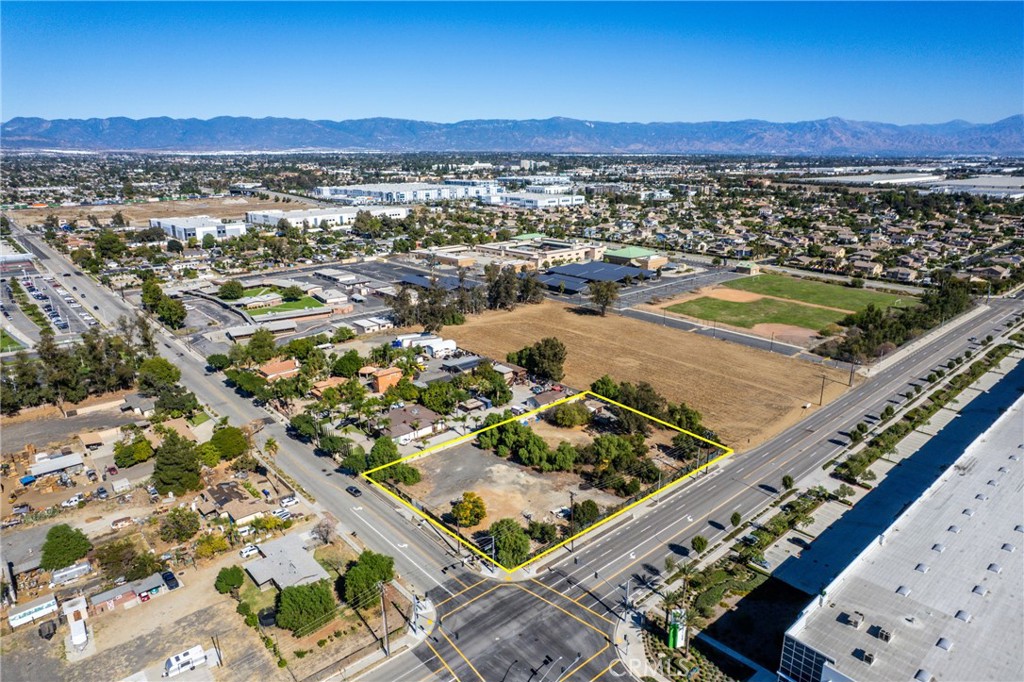 10899 Oleander Avenue Property Photo 1