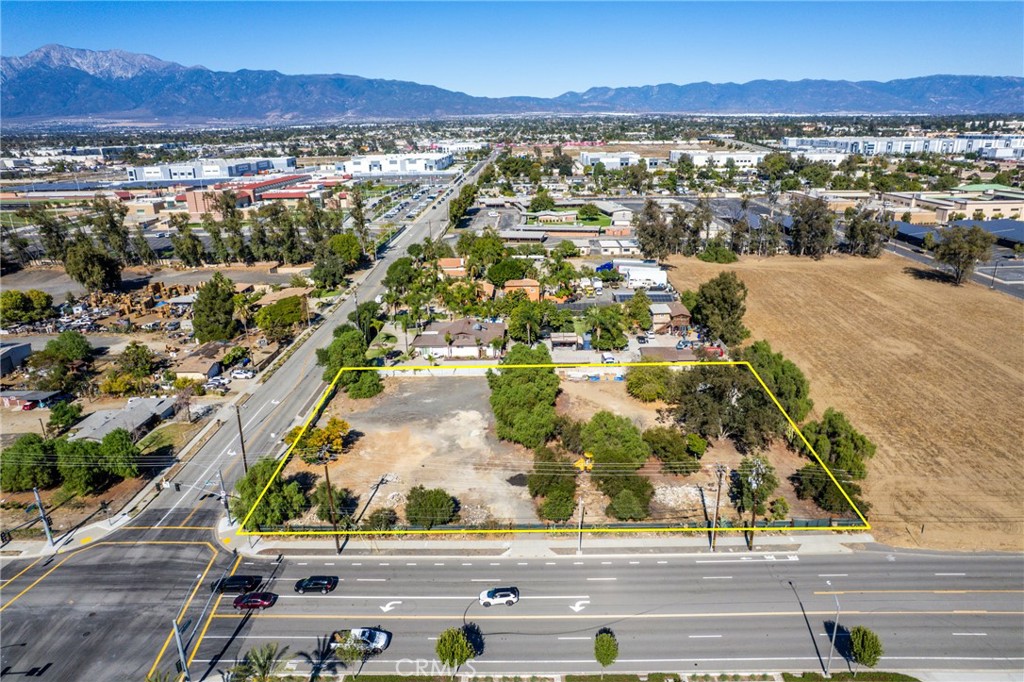 10899 Oleander Avenue Property Photo 11