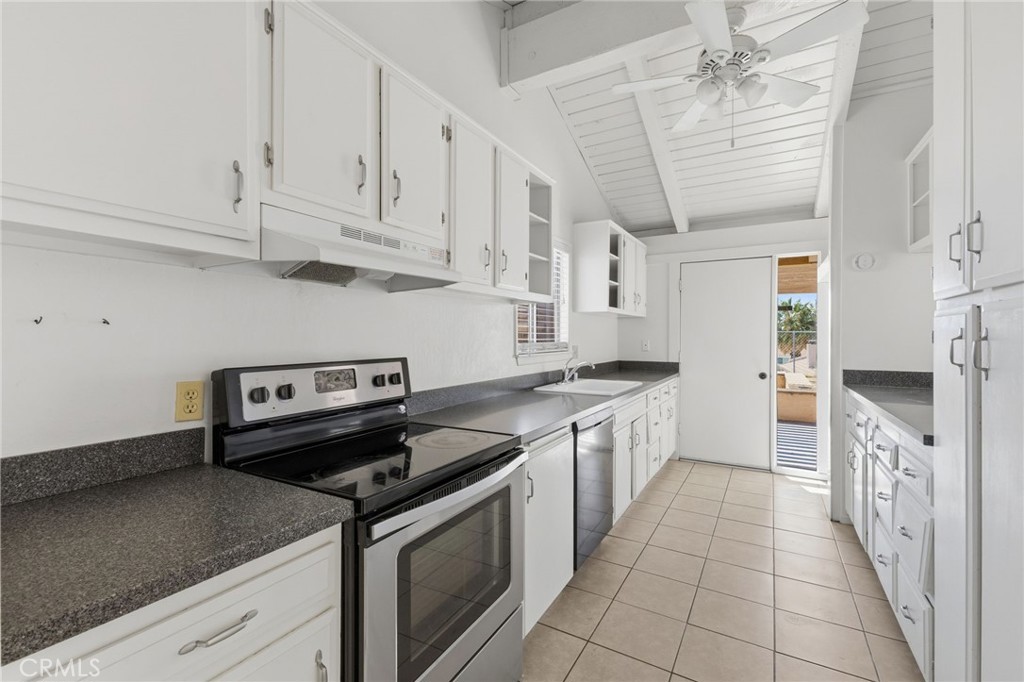 14431 Helm Court Property Photo 25