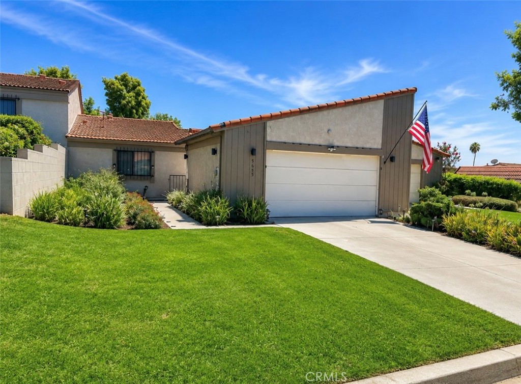 5655 Falling Leaf Property Photo 1