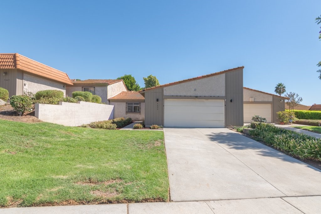5655 Falling Leaf Property Photo 1
