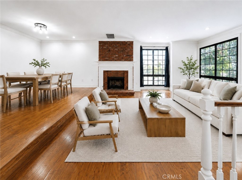 18100 Burbank 14 Property Photo 2