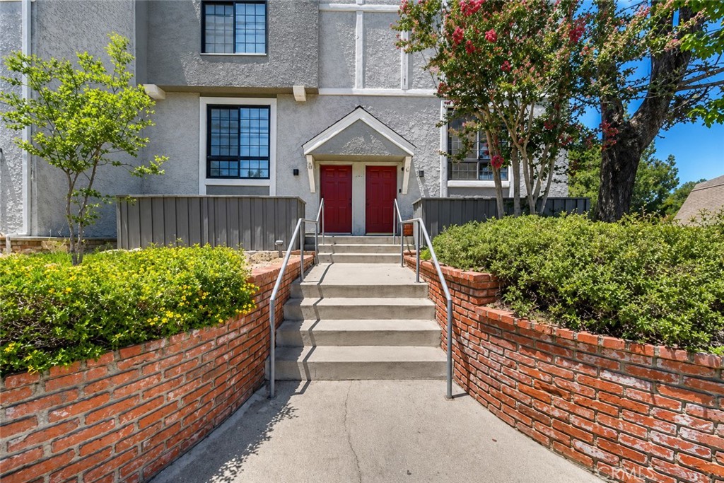 18100 Burbank 14 Property Photo 5
