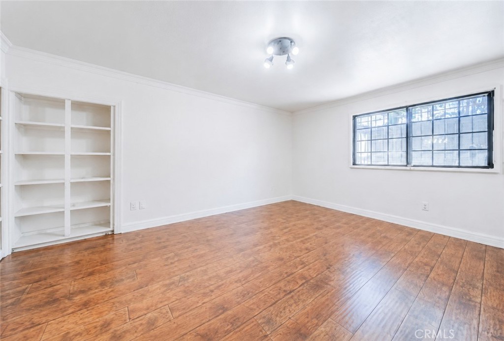 18100 Burbank 14 Property Photo 20