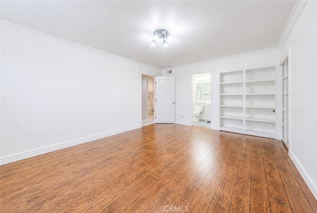 18100 Burbank 14 Property Photo 21