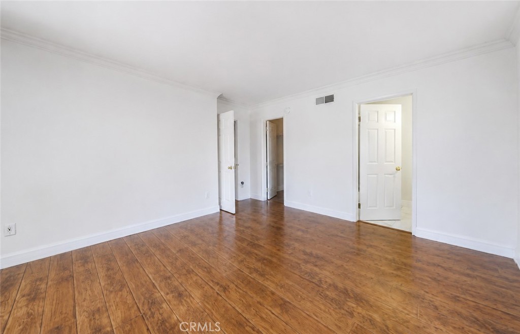 18100 Burbank 14 Property Photo 24