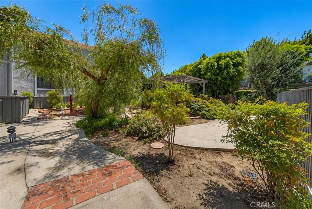 18100 Burbank 14 Property Photo 34