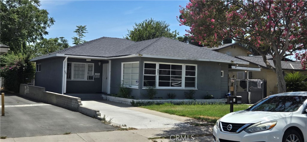 559 W 25th Property Photo