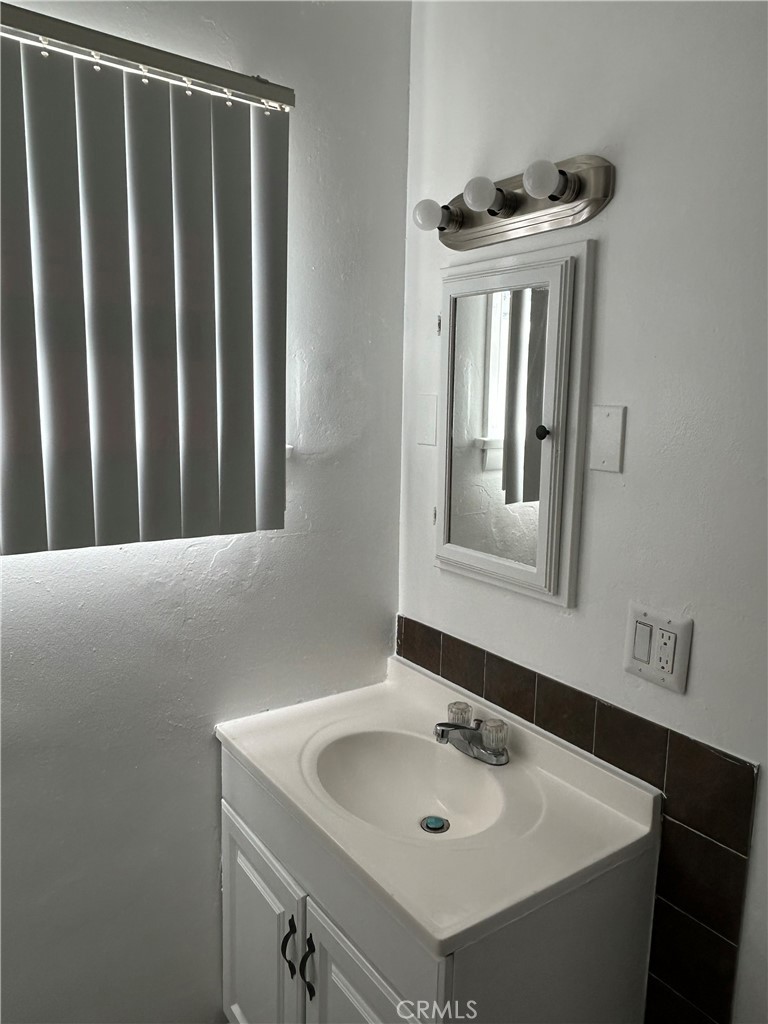 559 W 25th Property Photo 13