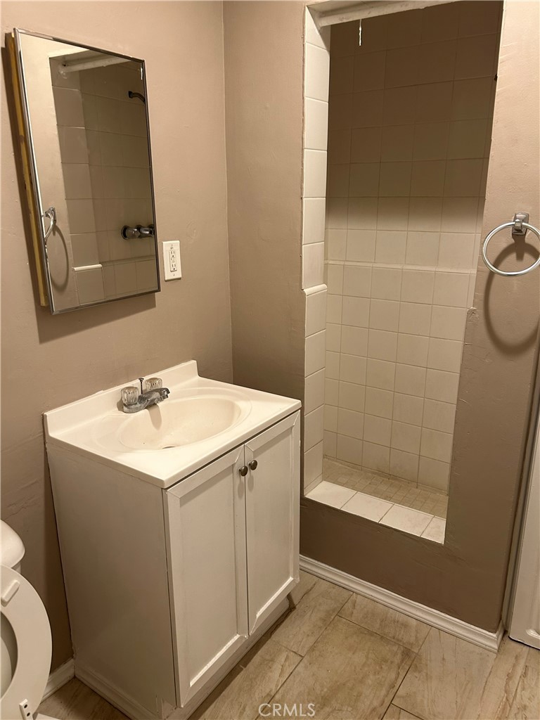 559 W 25th Property Photo 23