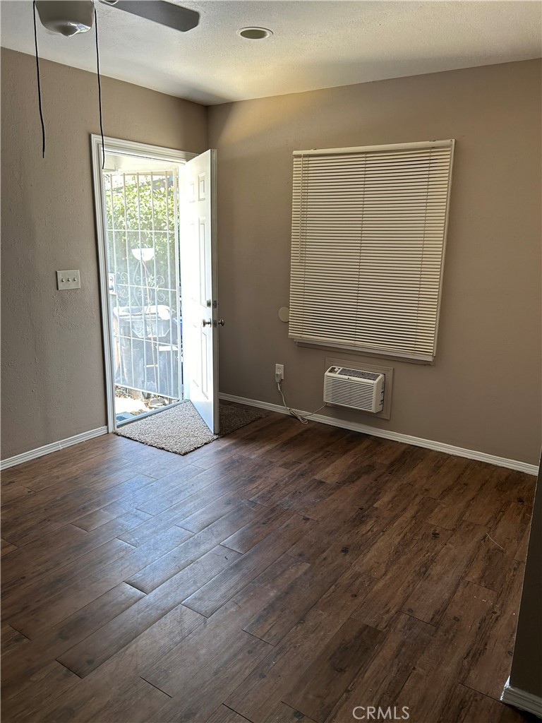 559 W 25th Property Photo 25