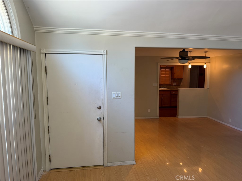 1932 W 84th Property Photo 4