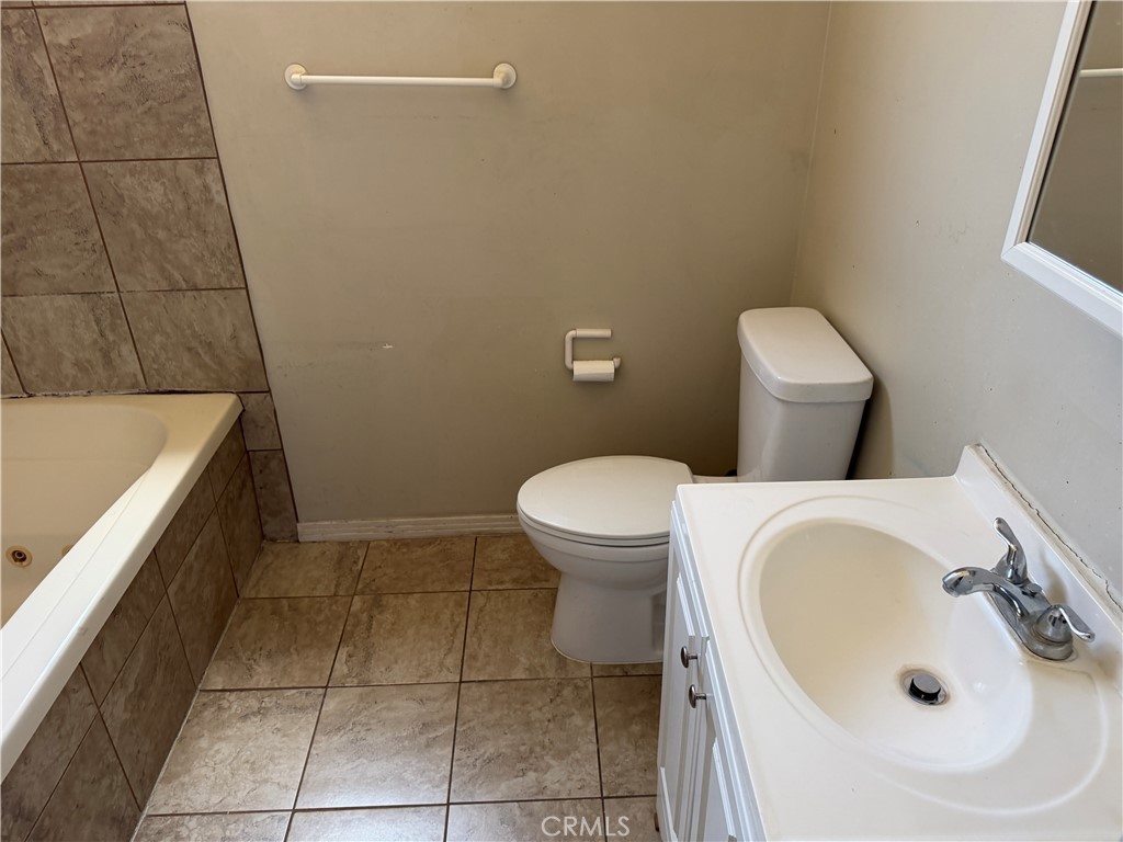 1932 W 84th Property Photo 9