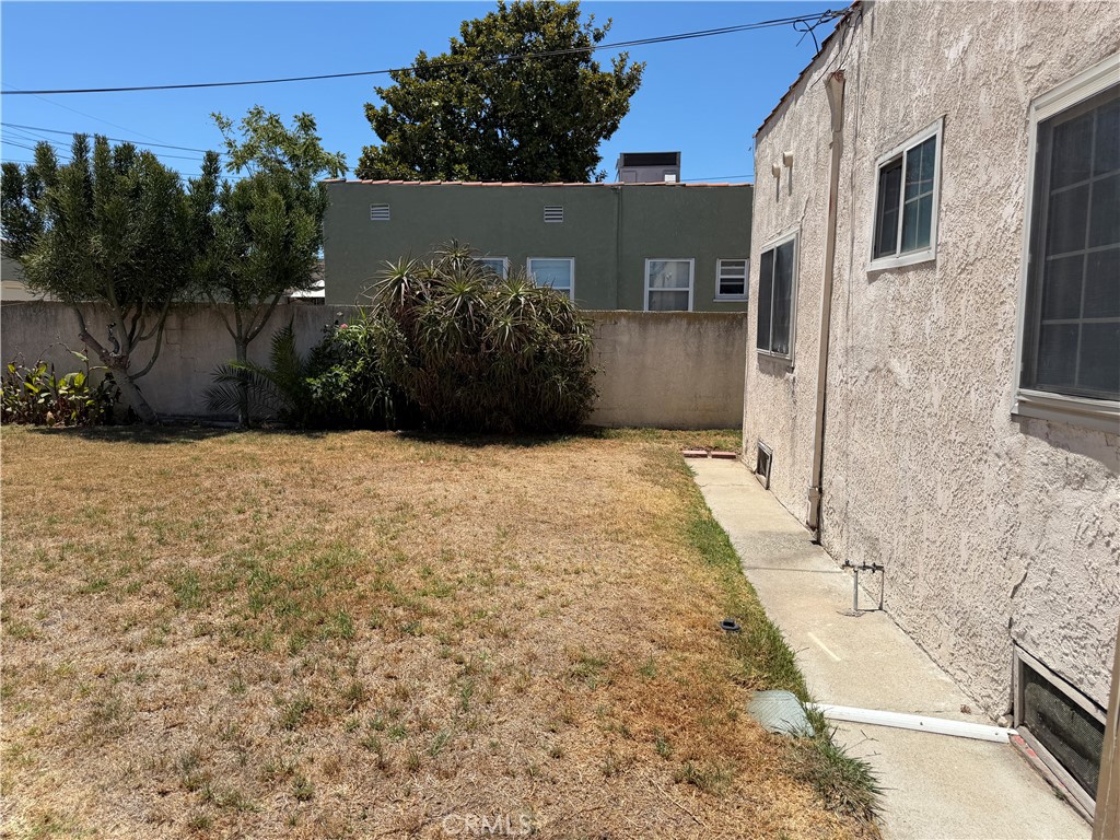 1932 W 84th Property Photo 11