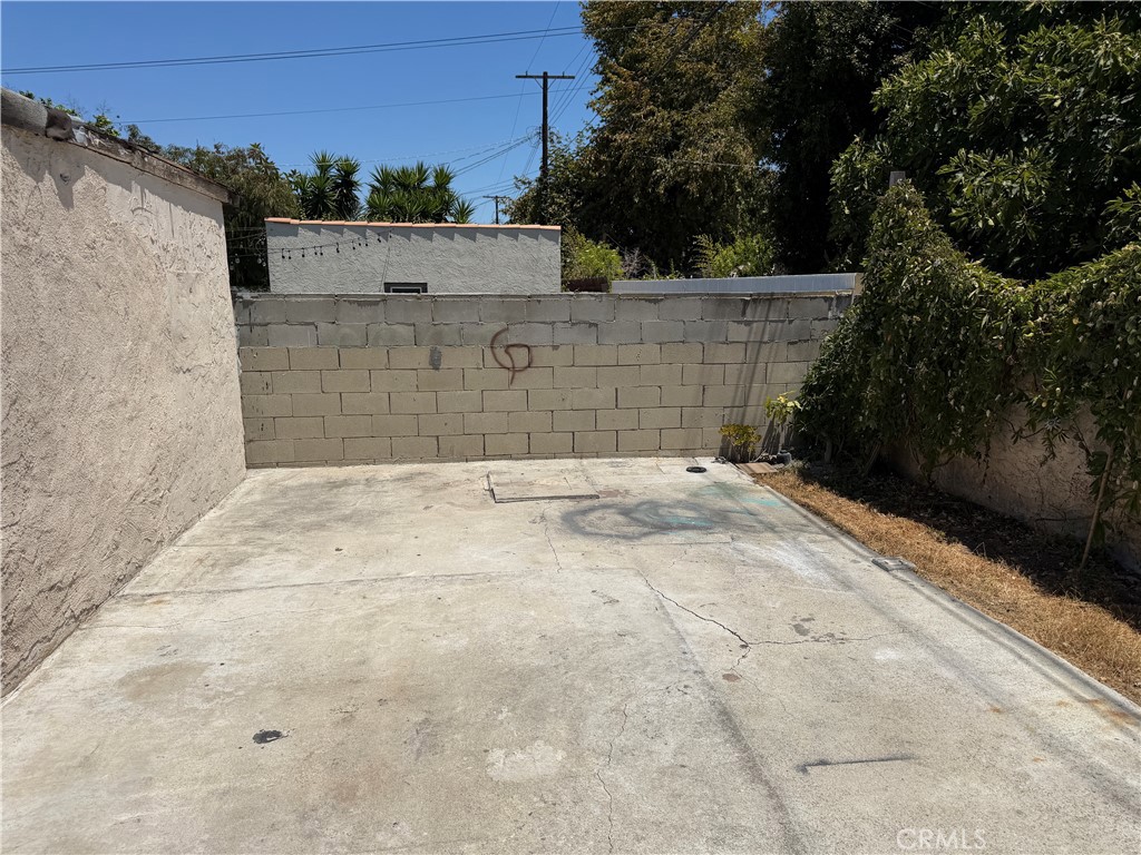 1932 W 84th Property Photo 12