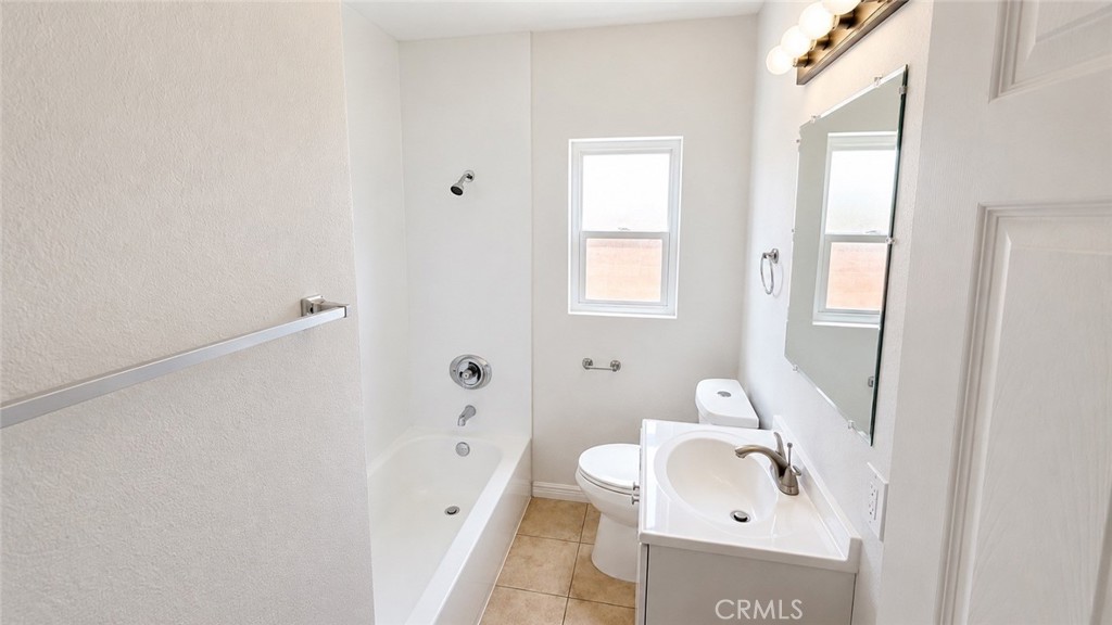 2211 S Sycamore Property Photo 8
